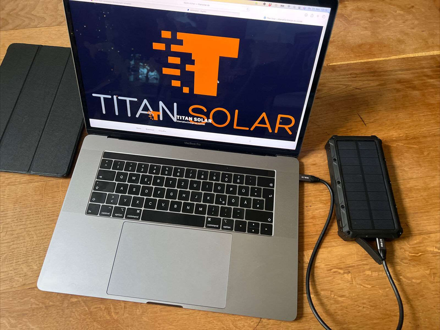 Titan Solar 4xUSB & USB-C als externer Akku für MacBook+kabellos iPhone Laden Neu
